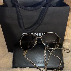 Chanel shades with removable charm chain
